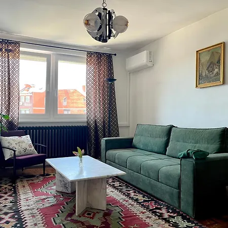 Spacious 3br Apartment, Cozy & Authentic 塞拉耶佛