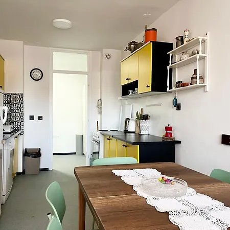 Spacious 3br Apartment, Cozy & Authentic 公寓 塞拉耶佛