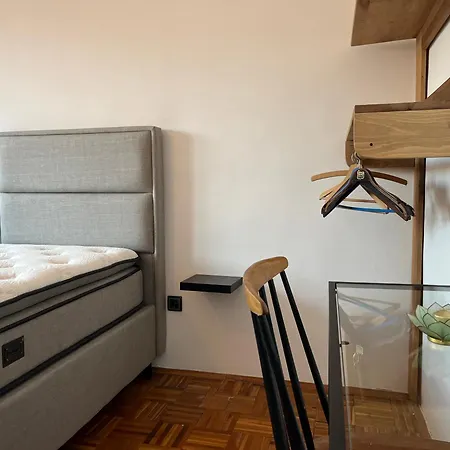 Spacious 3br Apartment, Cozy & Authentic *