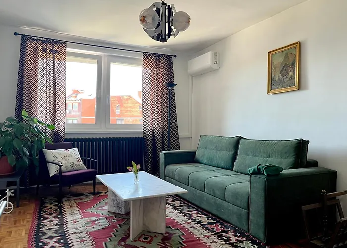 Spacious 3br Apartment, Cozy & Authentic 塞拉耶佛