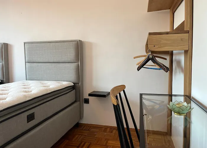 Spacious 3br Apartment, Cozy & Authentic *